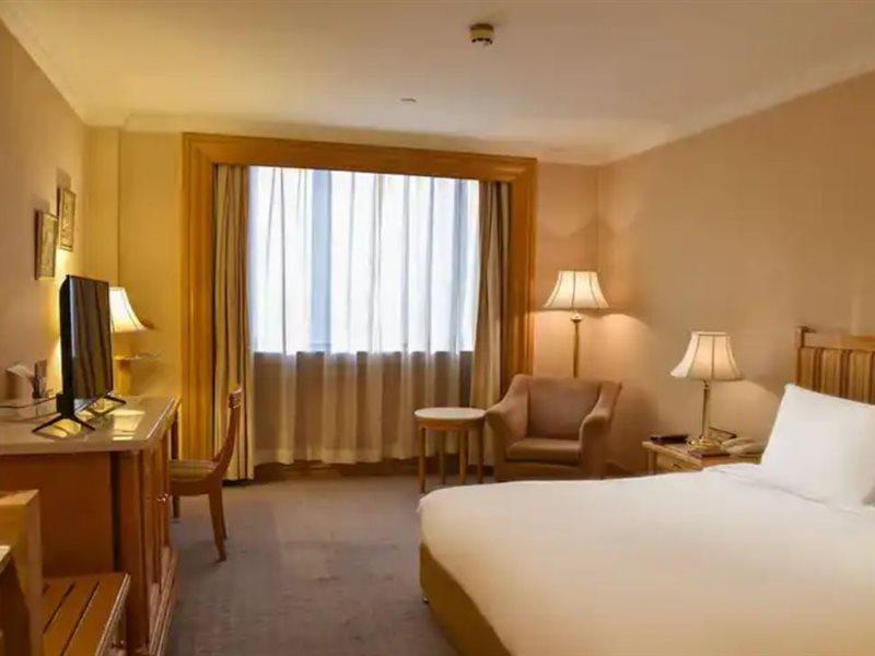 Crowne Plaza Shanghai Nanjing Road By Ihg Exterior photo A room at the hotel