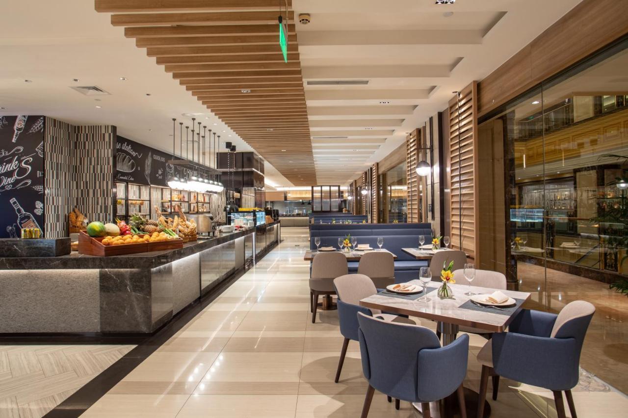 Crowne Plaza Shanghai Nanjing Road By Ihg Exterior photo The restaurant